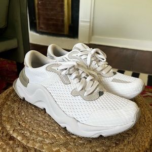 Womens size: 9, Sorel kinetic sneaker